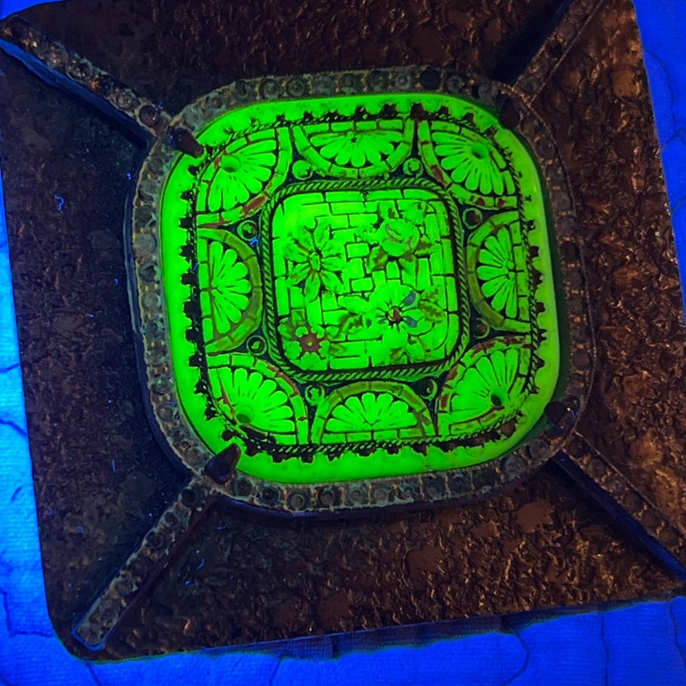 Vintage Paristyle Gold UV reactive belt buckle STAMPED